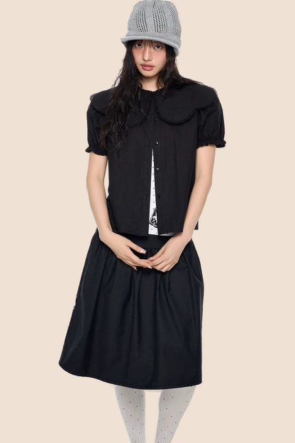 Blusa con cuello de encaje y mangas abullonadas