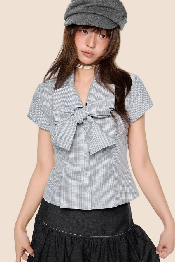 Blusa preppy de rayas con lazo