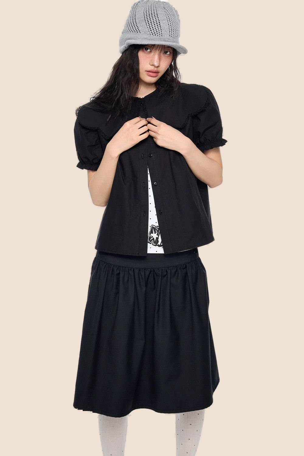 Blusa con cuello de encaje y mangas abullonadas
