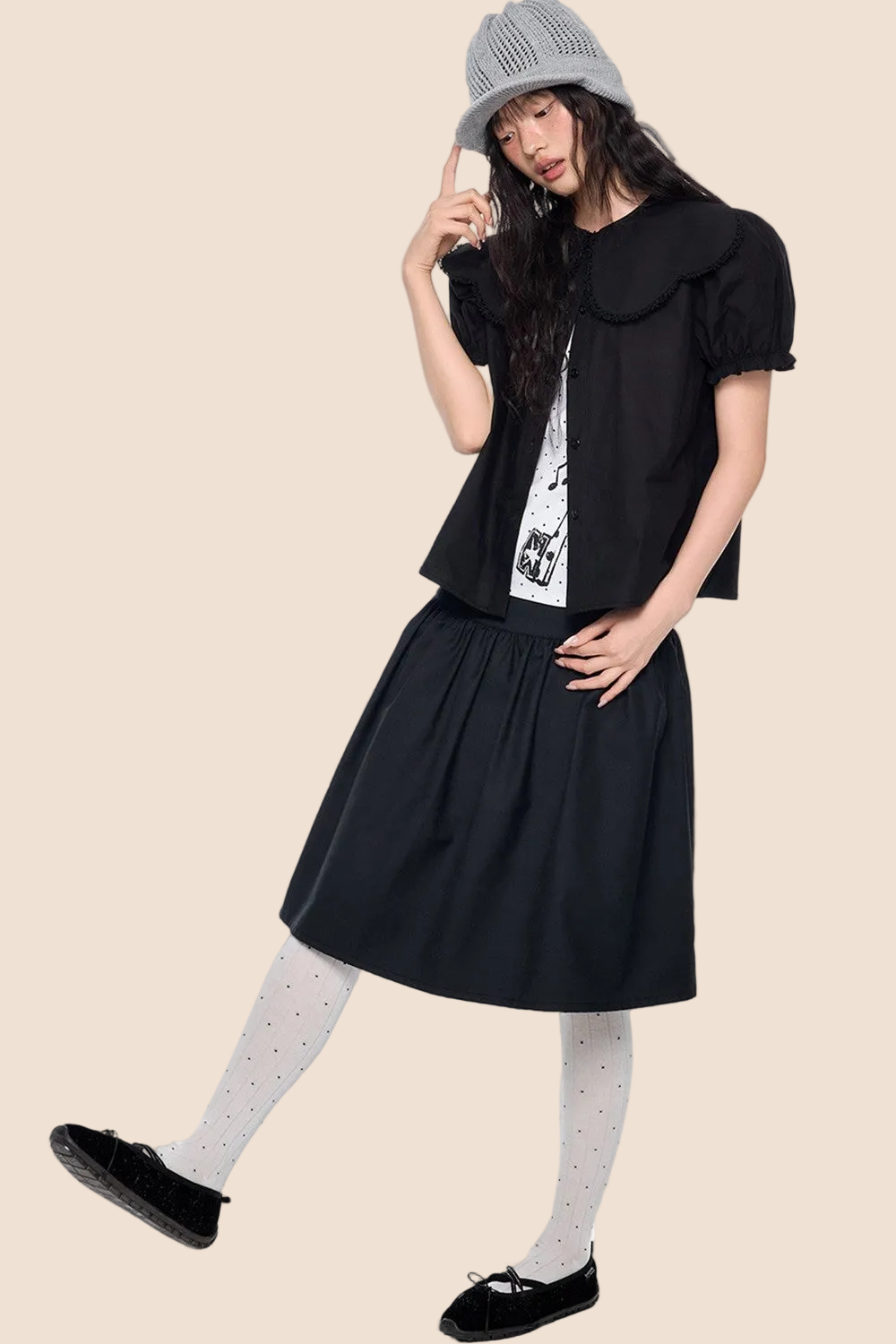Blusa con cuello de encaje y mangas abullonadas