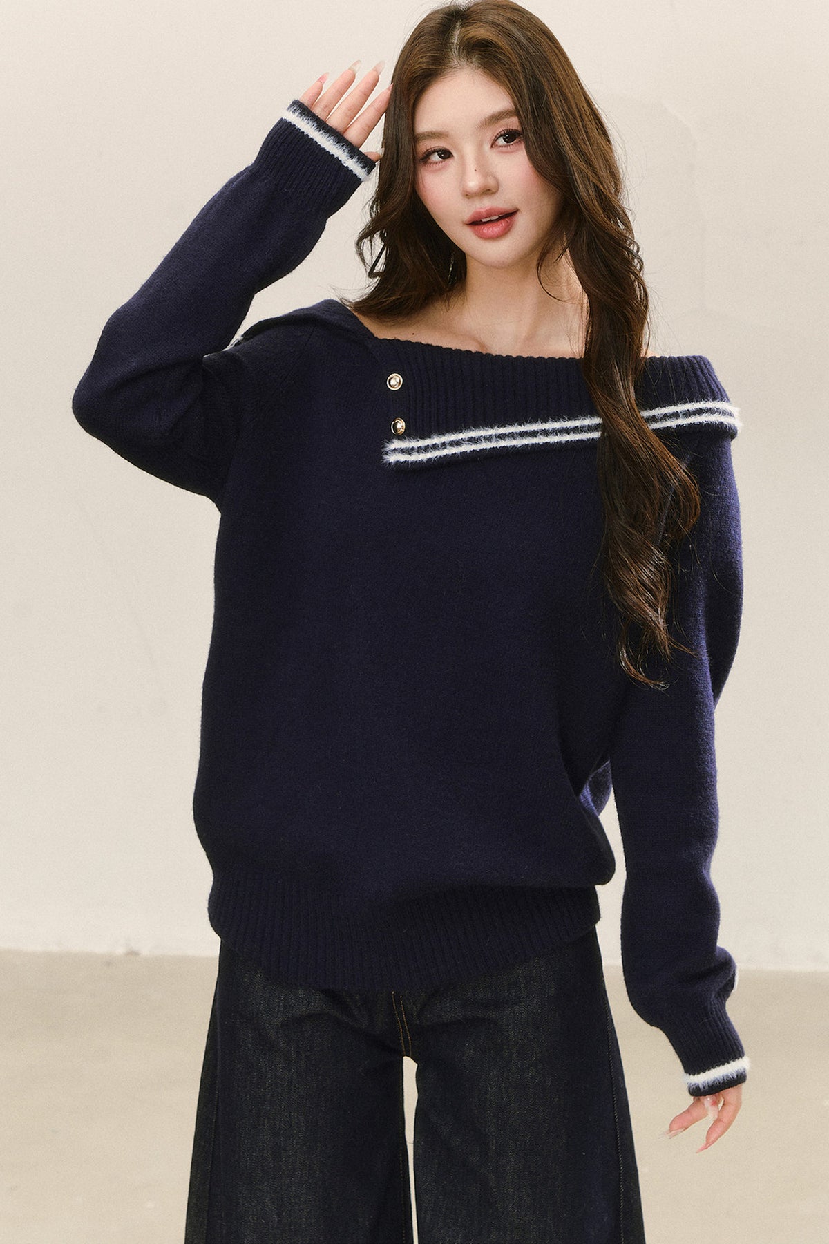 Ensemble pull tricoté rouge à épaules dénudées
