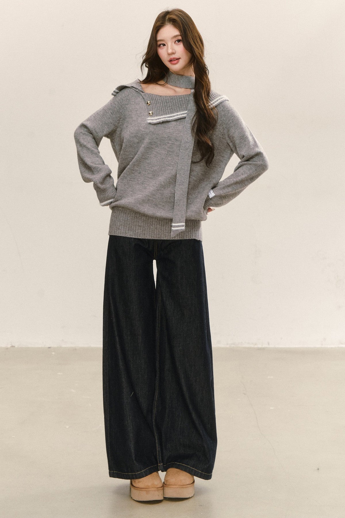 Ensemble pull tricoté rouge à épaules dénudées
