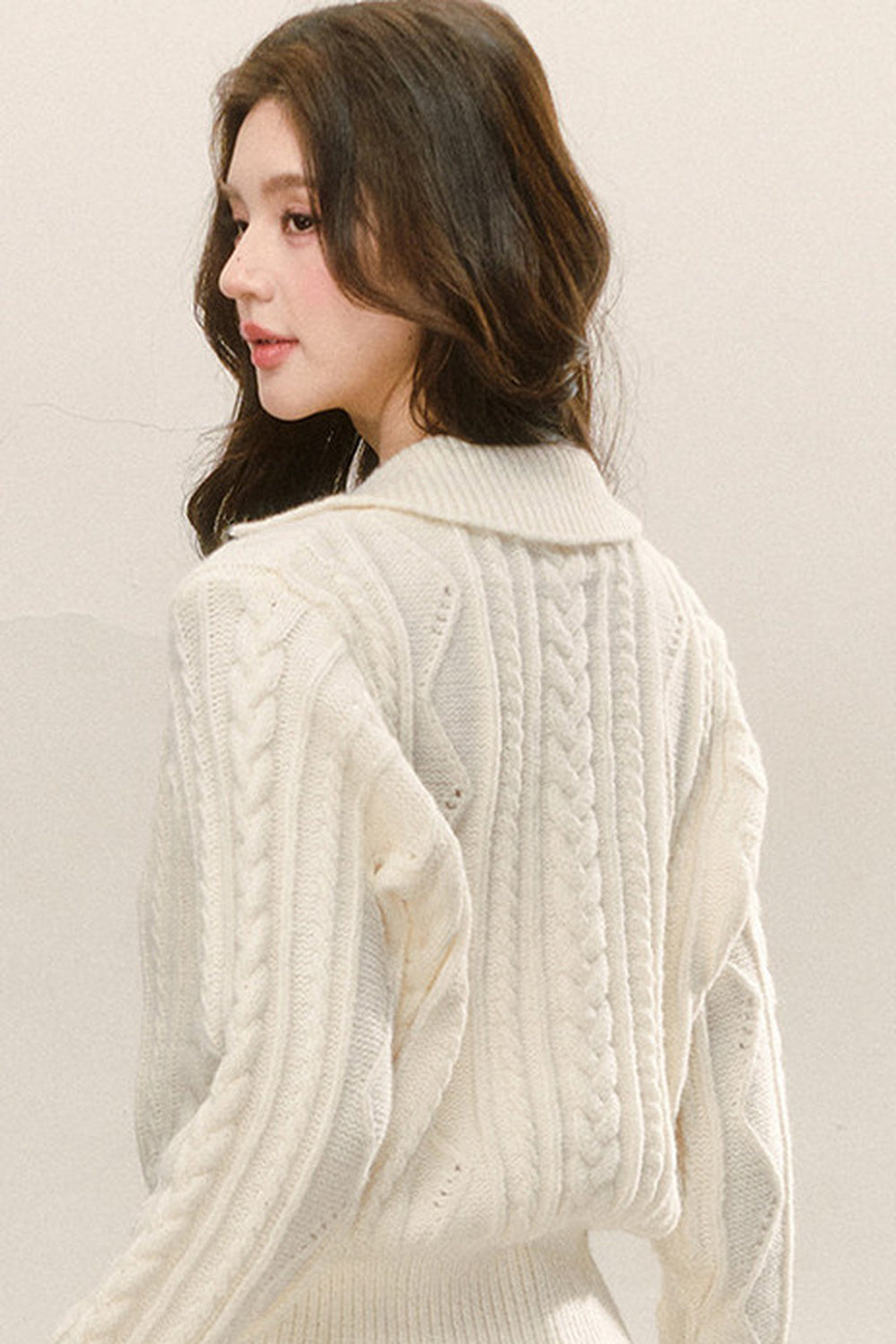 Ensemble haut en maille à col et jupe