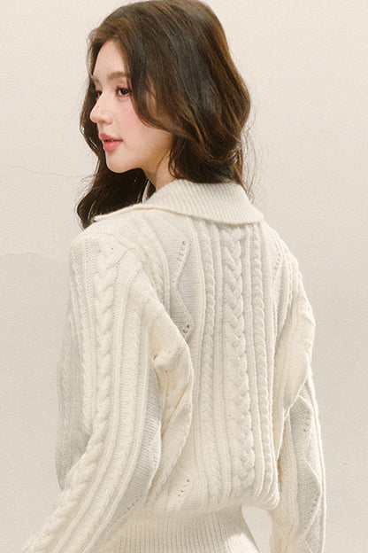 Ensemble haut en maille à col et jupe