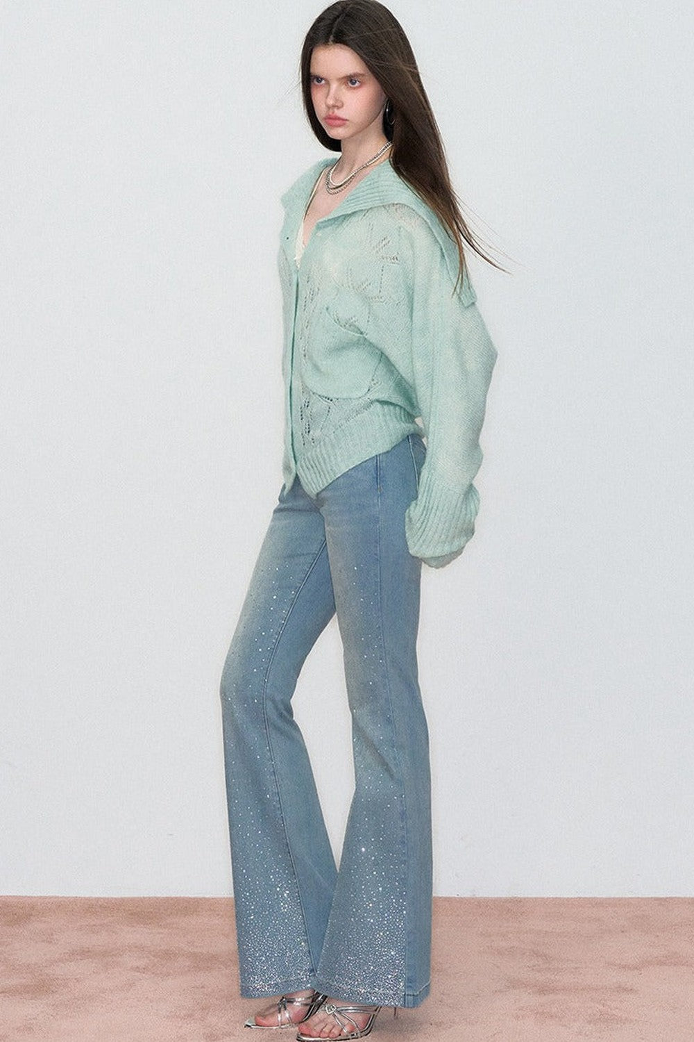 Retro-Jeans mit Strass und ausgestelltem Bein