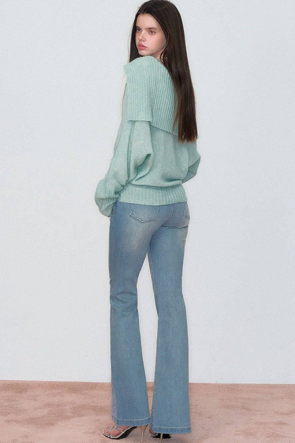 Retro-Jeans mit Strass und ausgestelltem Bein