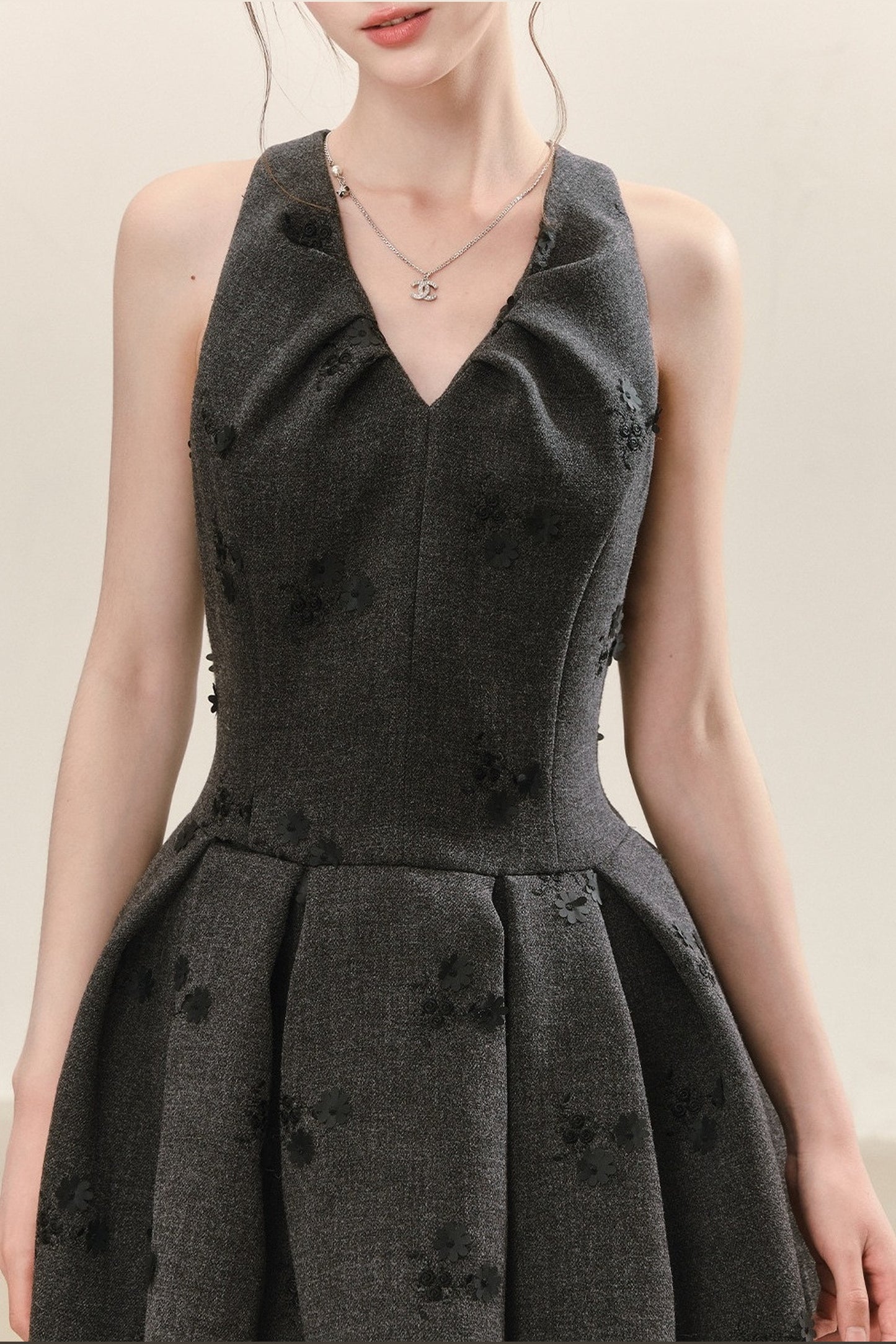 Vestido jacquard gris sin mangas