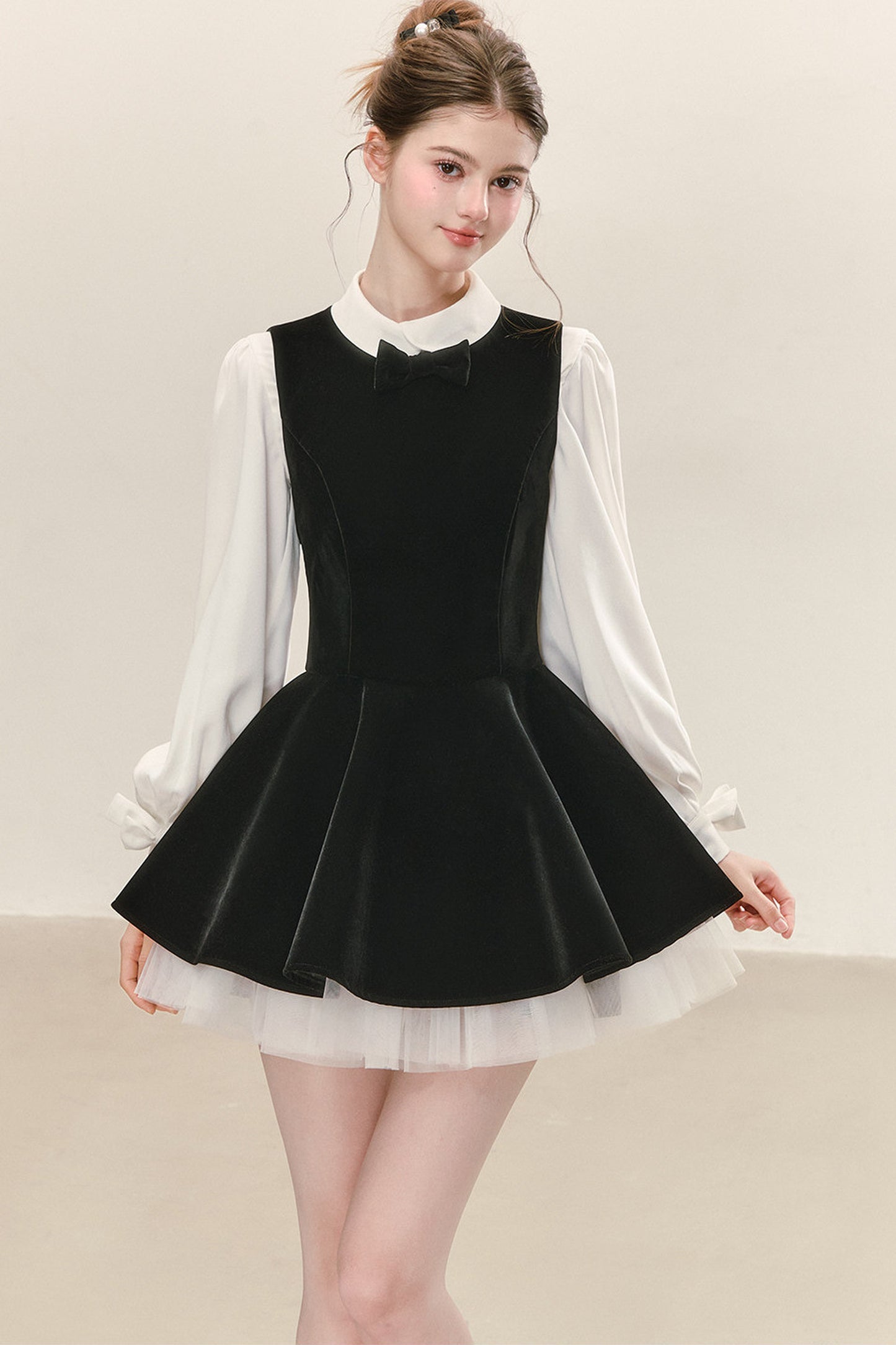 Conjunto de vestido de terciopelo negro con camisa