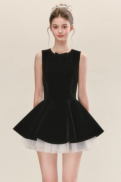 Conjunto de vestido de terciopelo negro con camisa