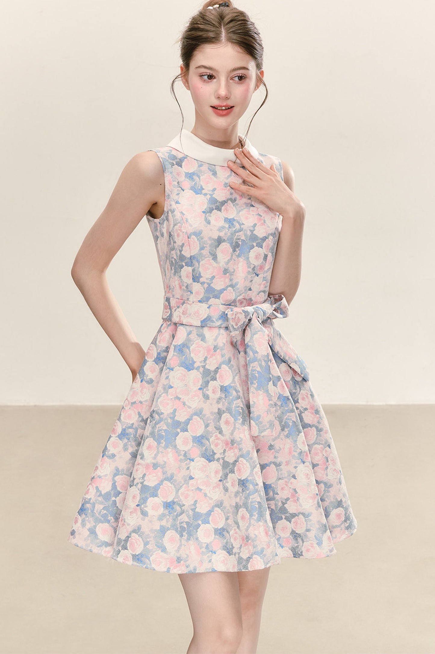 Ärmelloses A-Linien-Kleid mit Blumenmuster