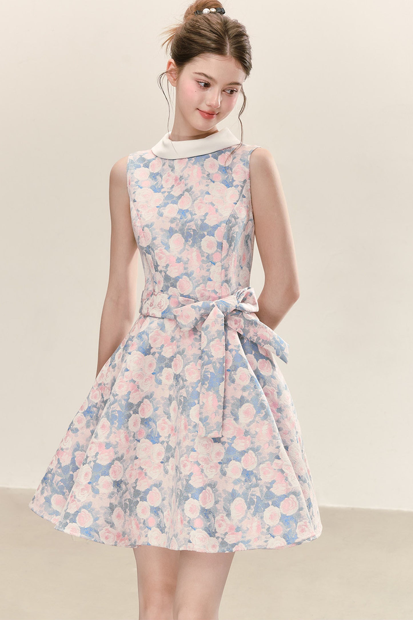 Ärmelloses A-Linien-Kleid mit Blumenmuster