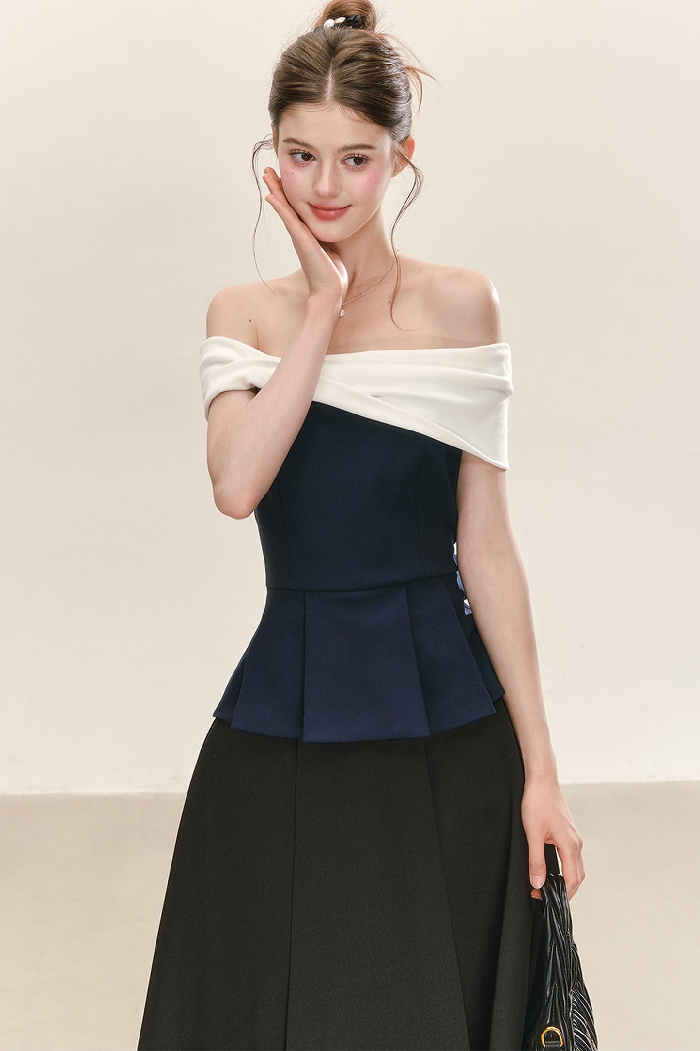 Top peplo a fascia con spalle scoperte