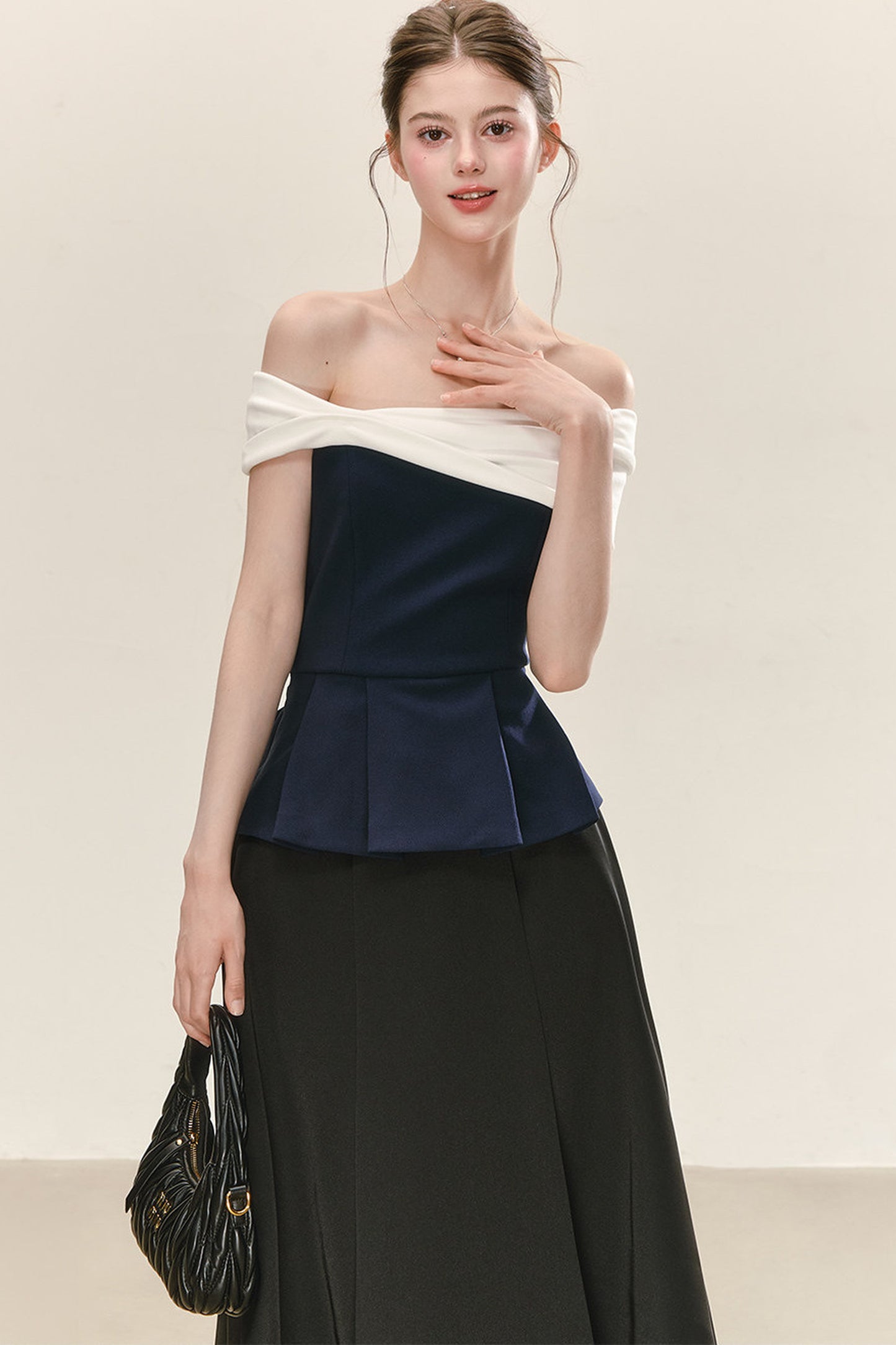 Top peplo a fascia con spalle scoperte