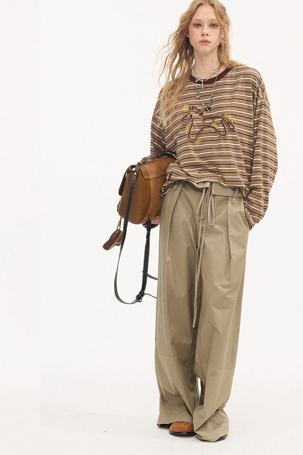 Pantalon droit à rayures et empiècements