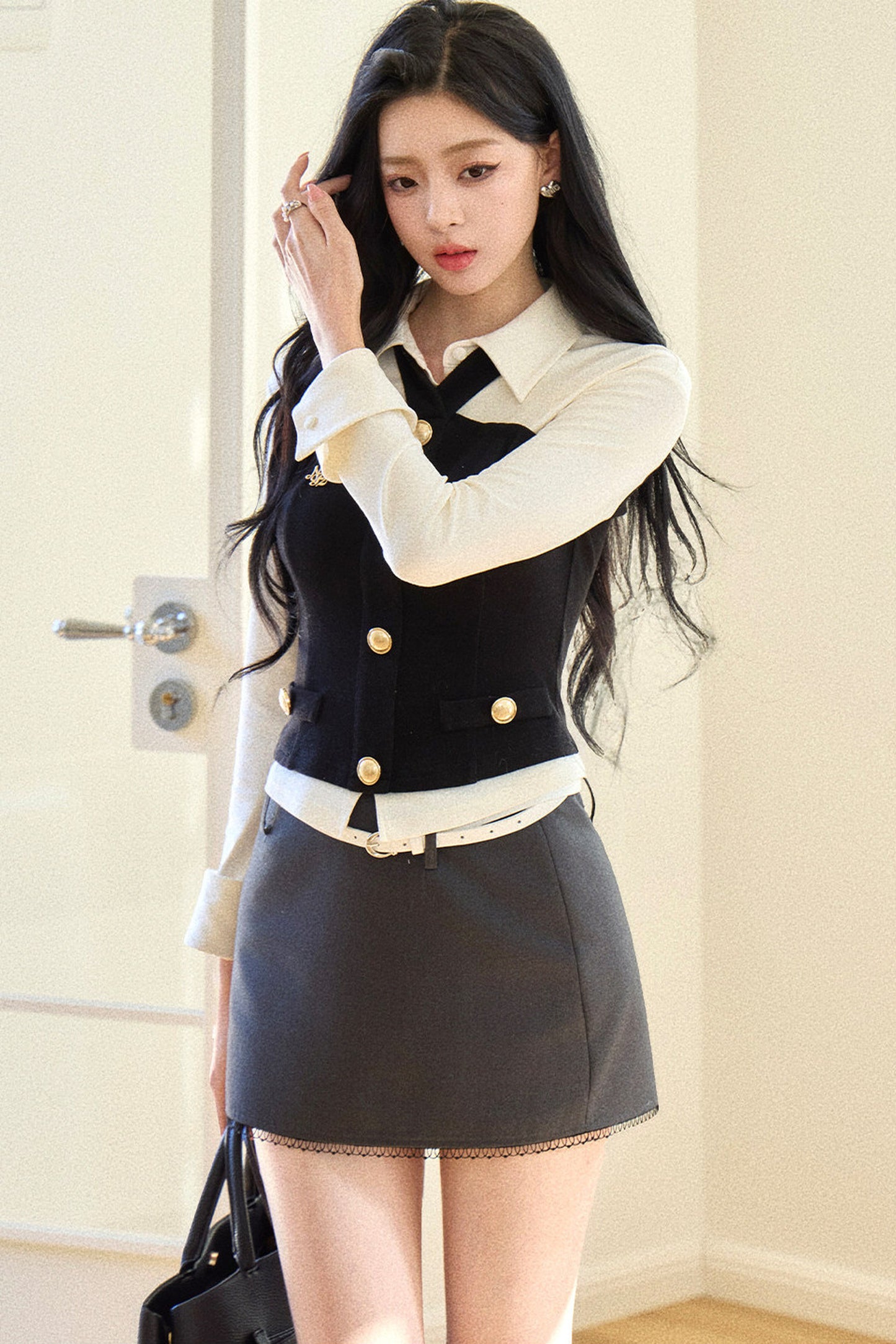 Top elegante nero e bianco a blocchi di colore
