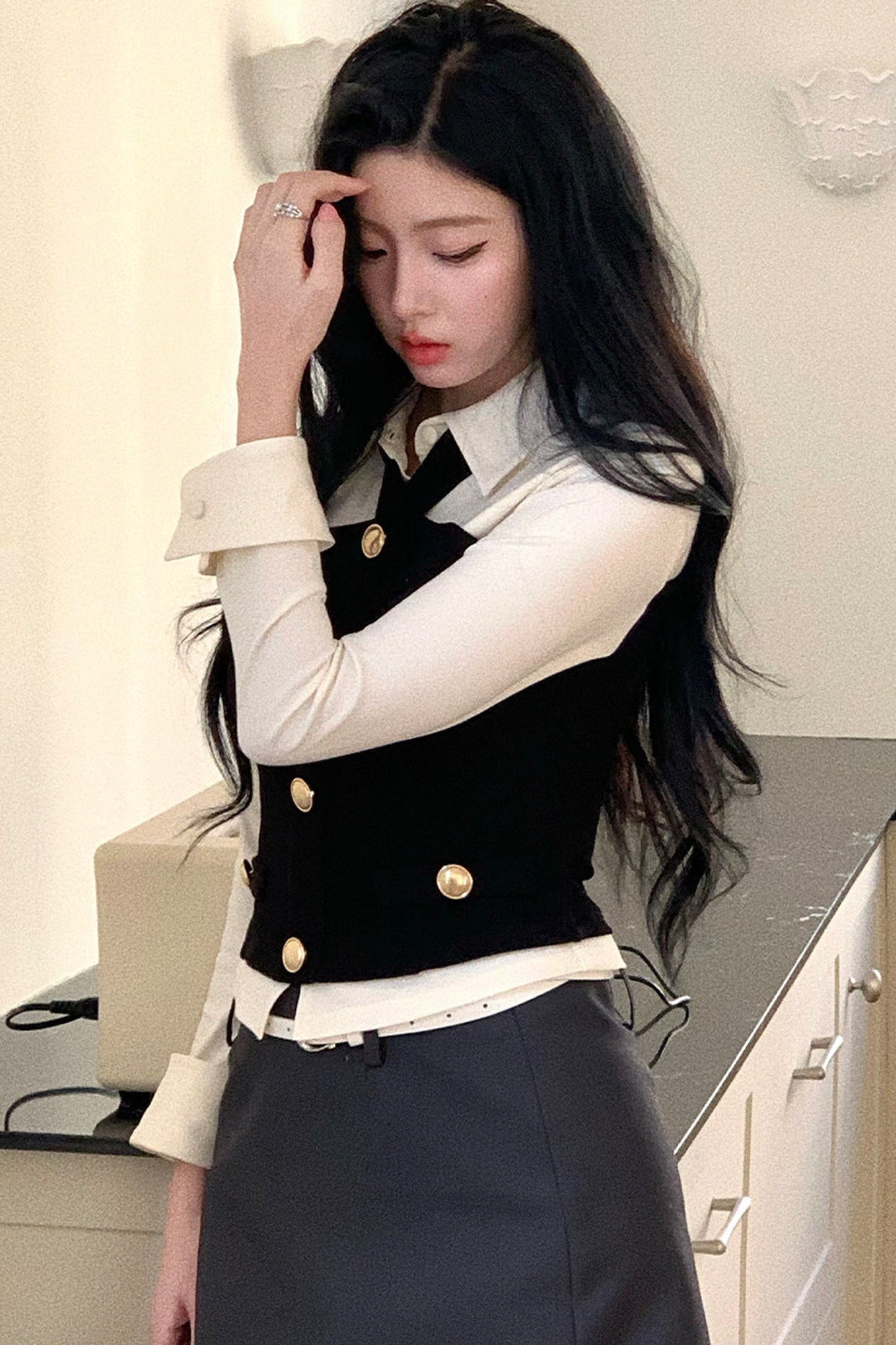 Top elegante nero e bianco a blocchi di colore