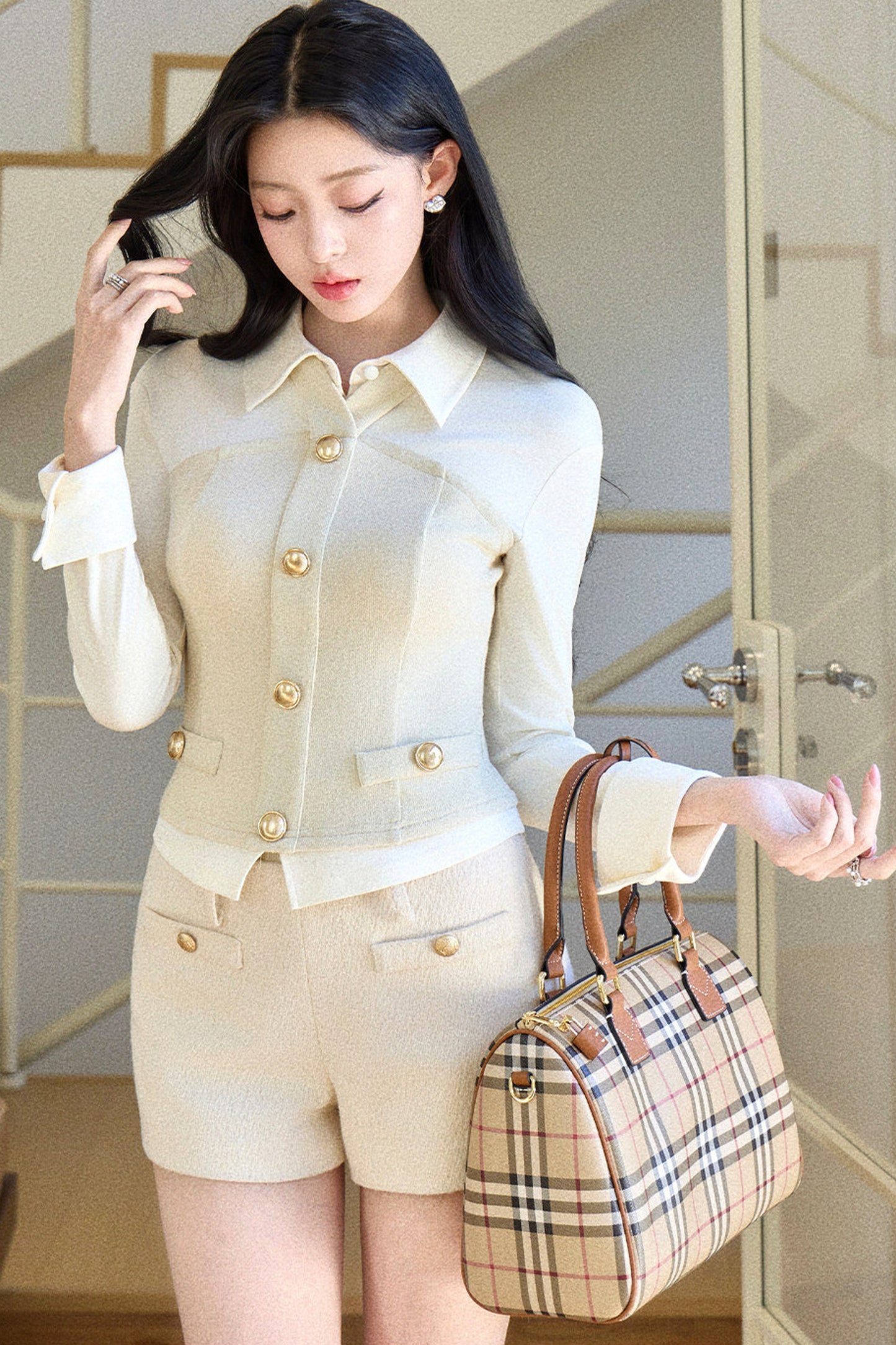 Top elegante nero e bianco a blocchi di colore