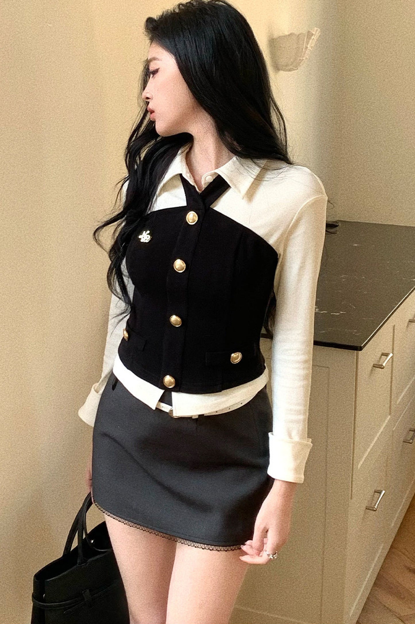 Top elegante nero e bianco a blocchi di colore