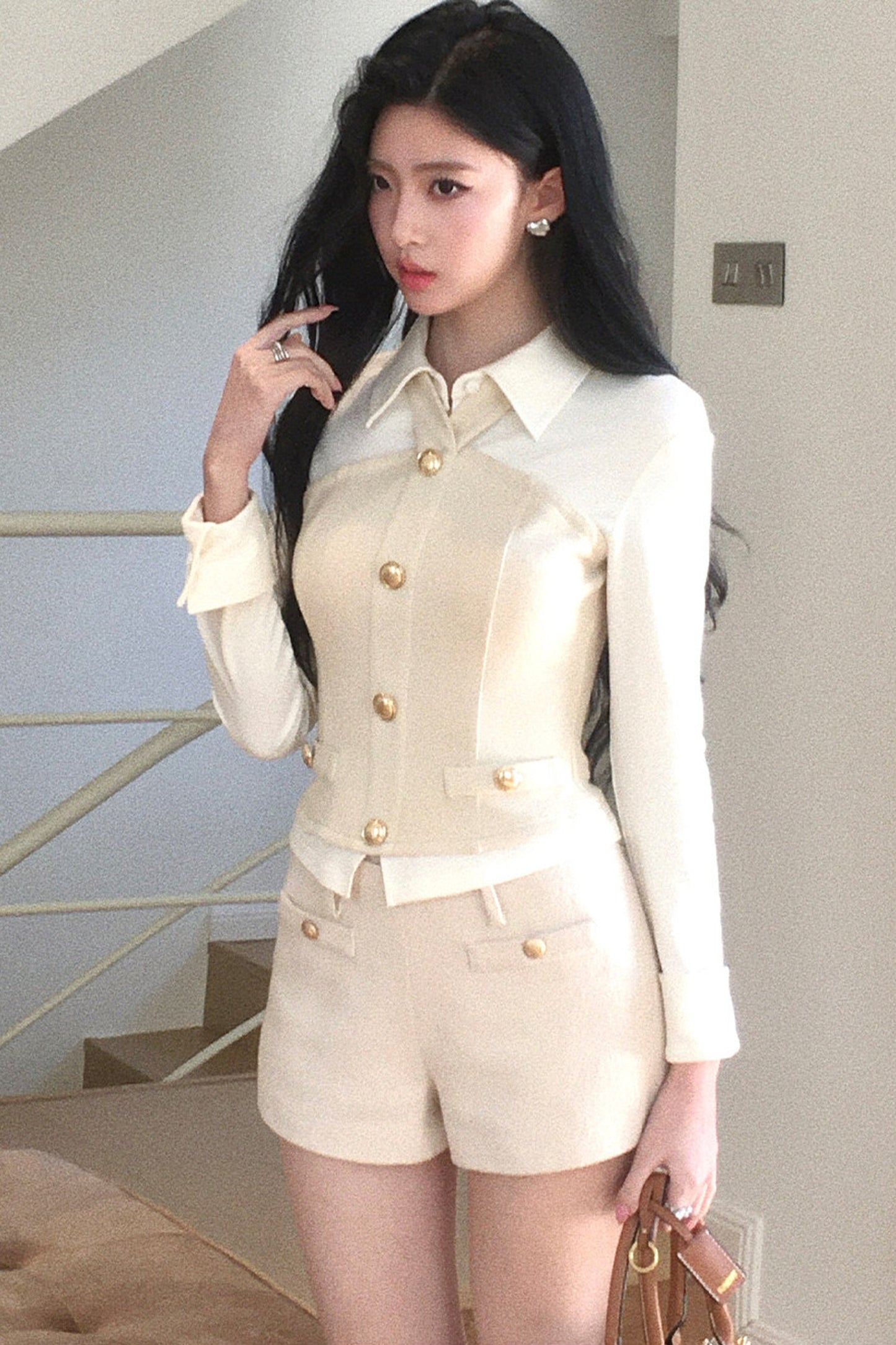 Top elegante nero e bianco a blocchi di colore