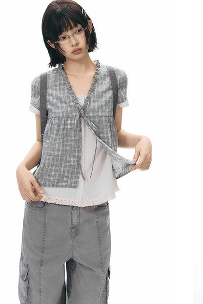 Camicia a quadri con volant e scollo a V