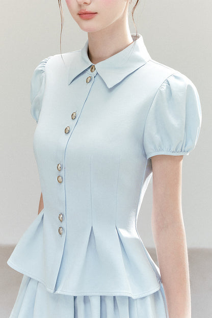 Completo camicia a maniche a sbuffo e gonna azzurro chiaro
