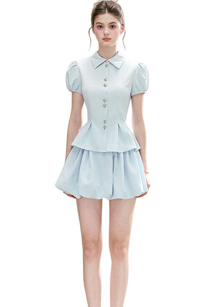 Completo camicia a maniche a sbuffo e gonna azzurro chiaro