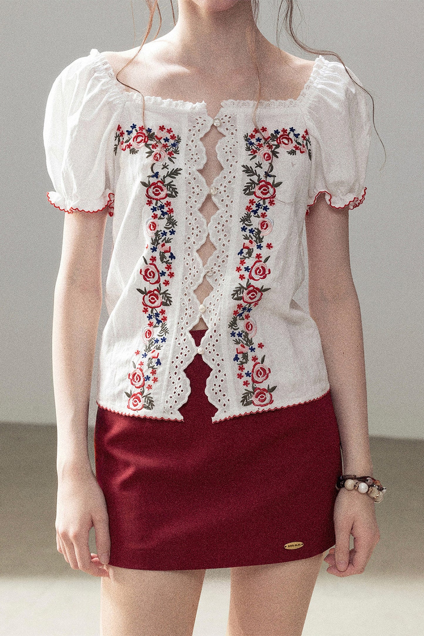 Haut en dentelle saison des roses