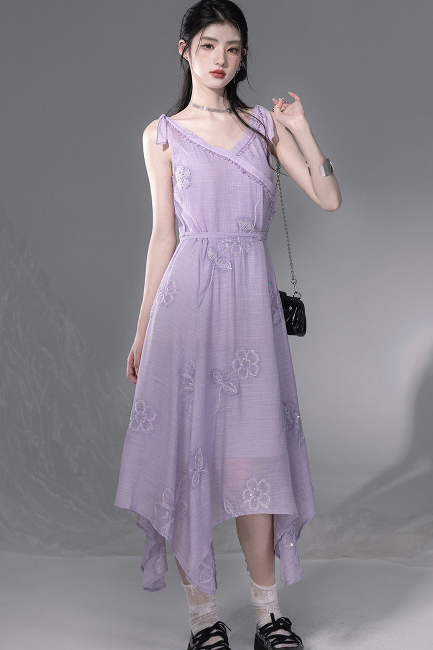 Set aus violettem Pailletten-Camisole und Kleid mit asymmetrischem Saum