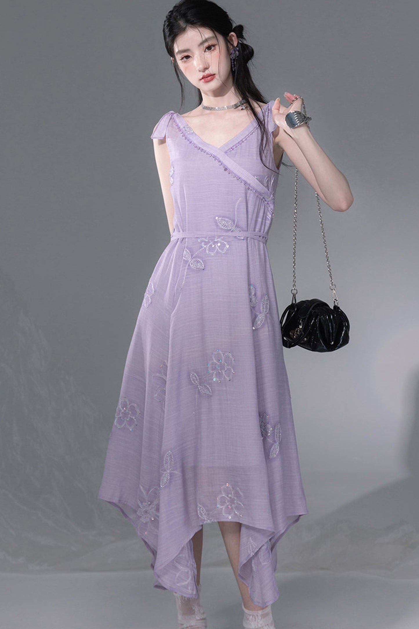 Set aus violettem Pailletten-Camisole und Kleid mit asymmetrischem Saum