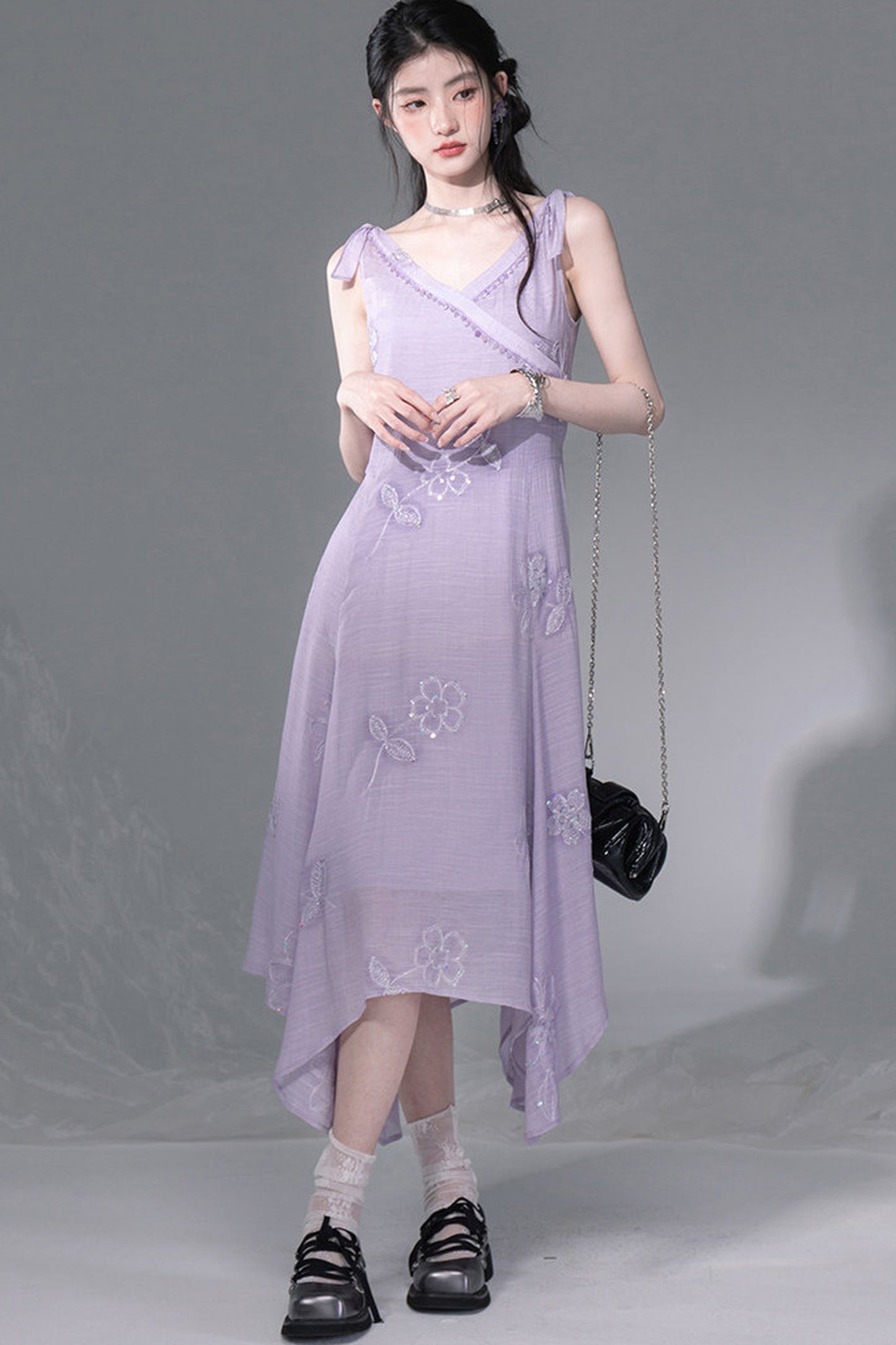 Set aus violettem Pailletten-Camisole und Kleid mit asymmetrischem Saum