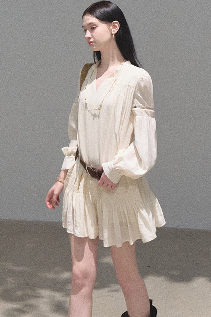 Ensemble robe-chemise blanche à manches longues et à volants