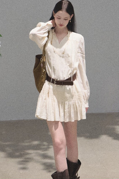 Ensemble robe-chemise blanche à manches longues et à volants