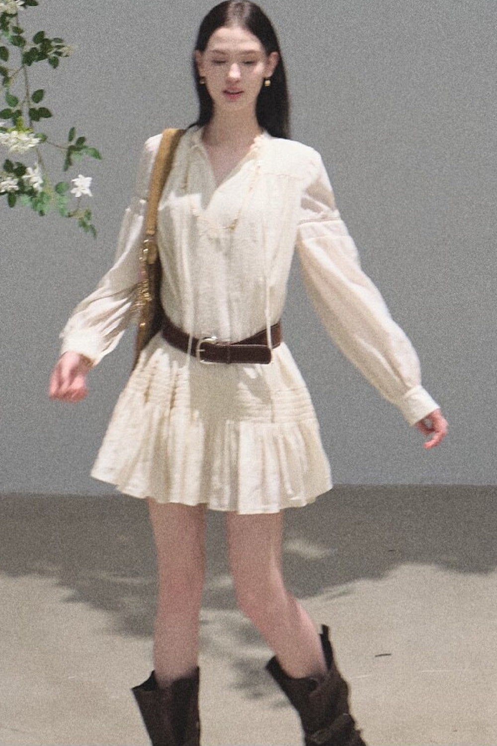 Ensemble robe-chemise blanche à manches longues et à volants