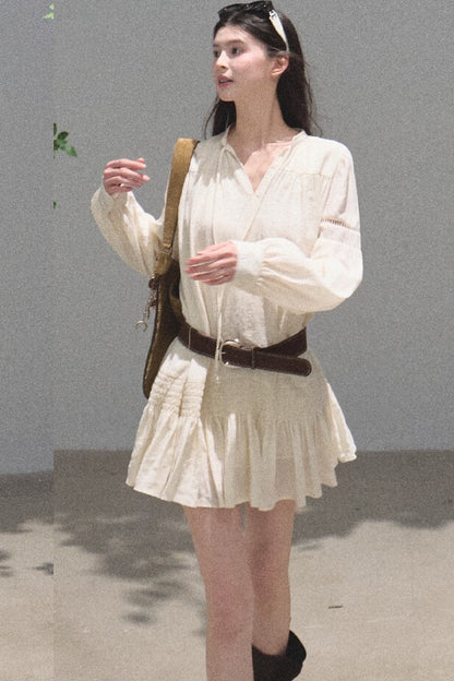 Ensemble robe-chemise blanche à manches longues et à volants
