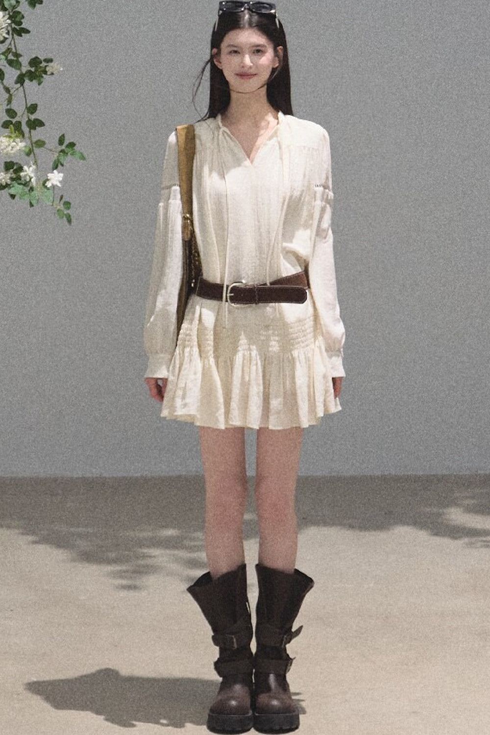 Ensemble robe-chemise blanche à manches longues et à volants
