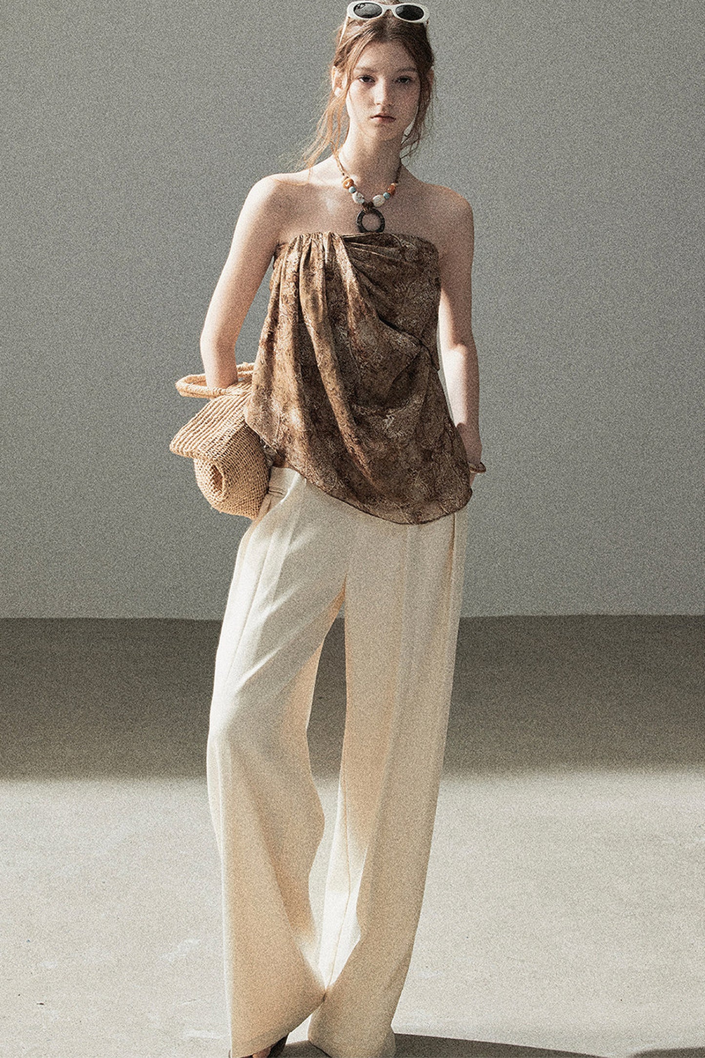 Ensemble haut sans manches esprit terre désolée et pantalon brun