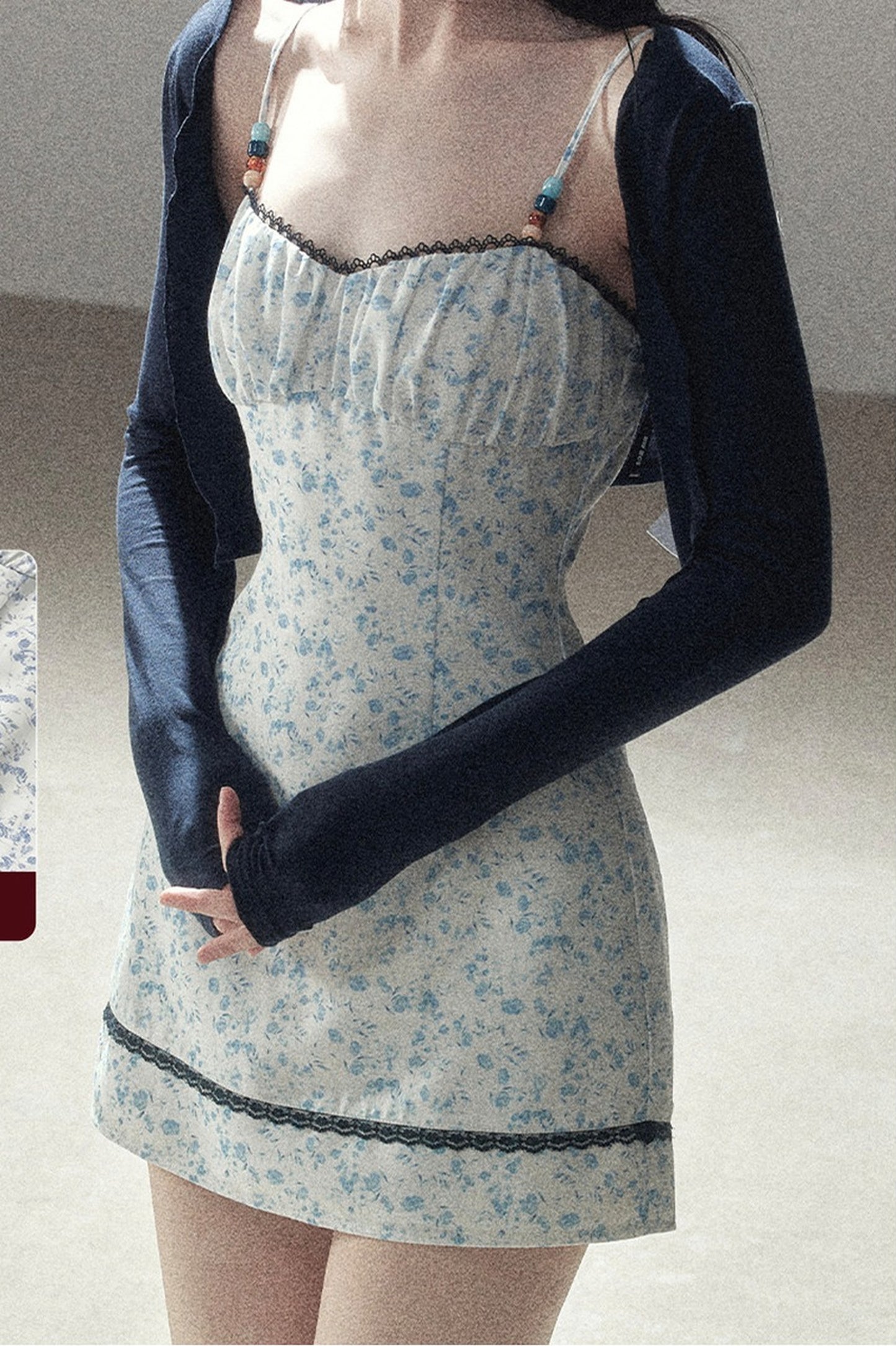 Ensemble robe à bretelles spaghetti à motif floral iris bleu et cardigan