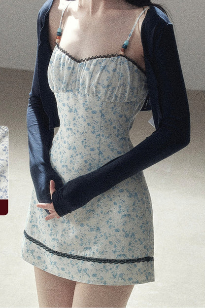 Ensemble robe à bretelles spaghetti à motif floral iris bleu et cardigan