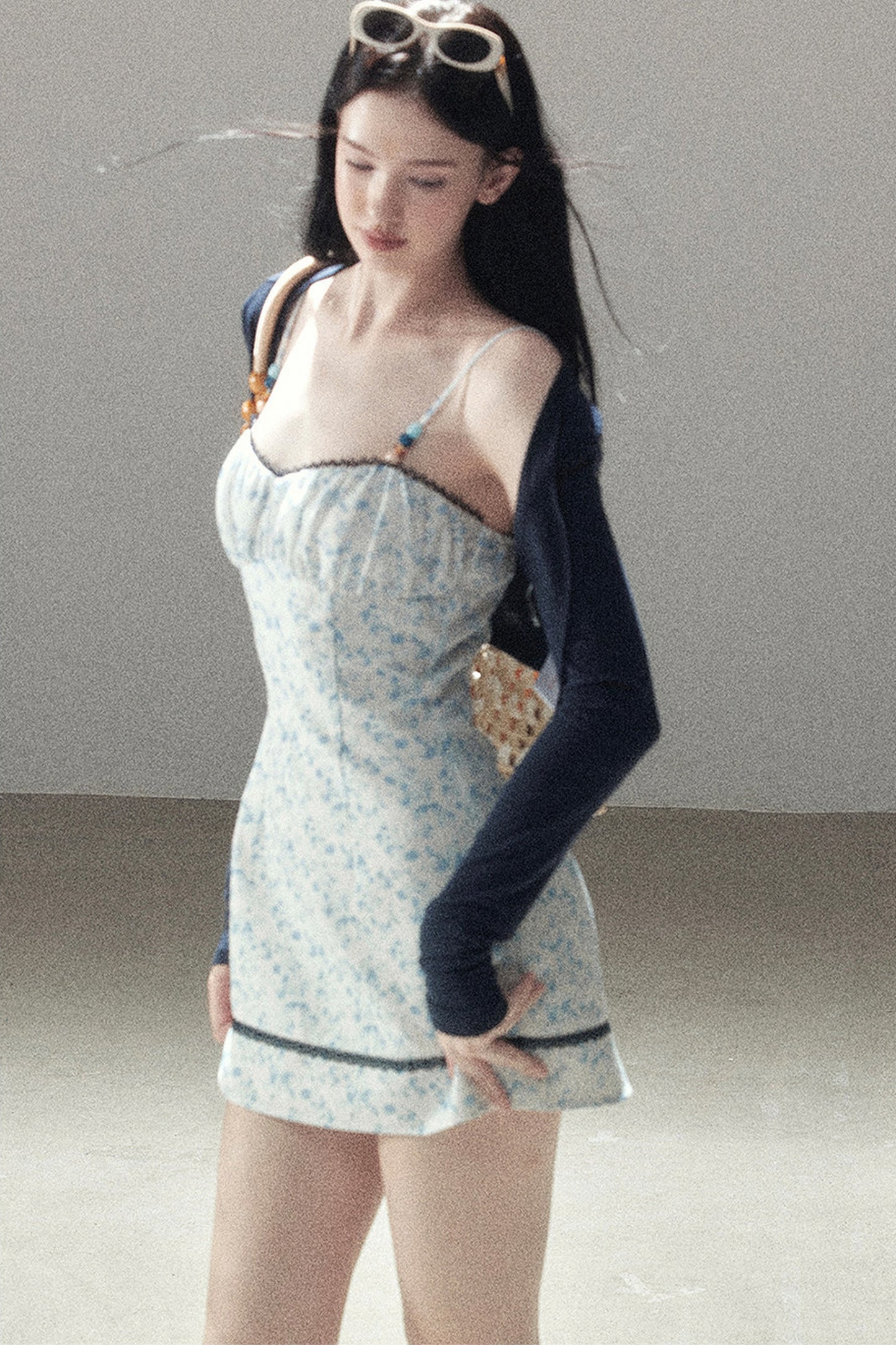 Ensemble robe à bretelles spaghetti à motif floral iris bleu et cardigan