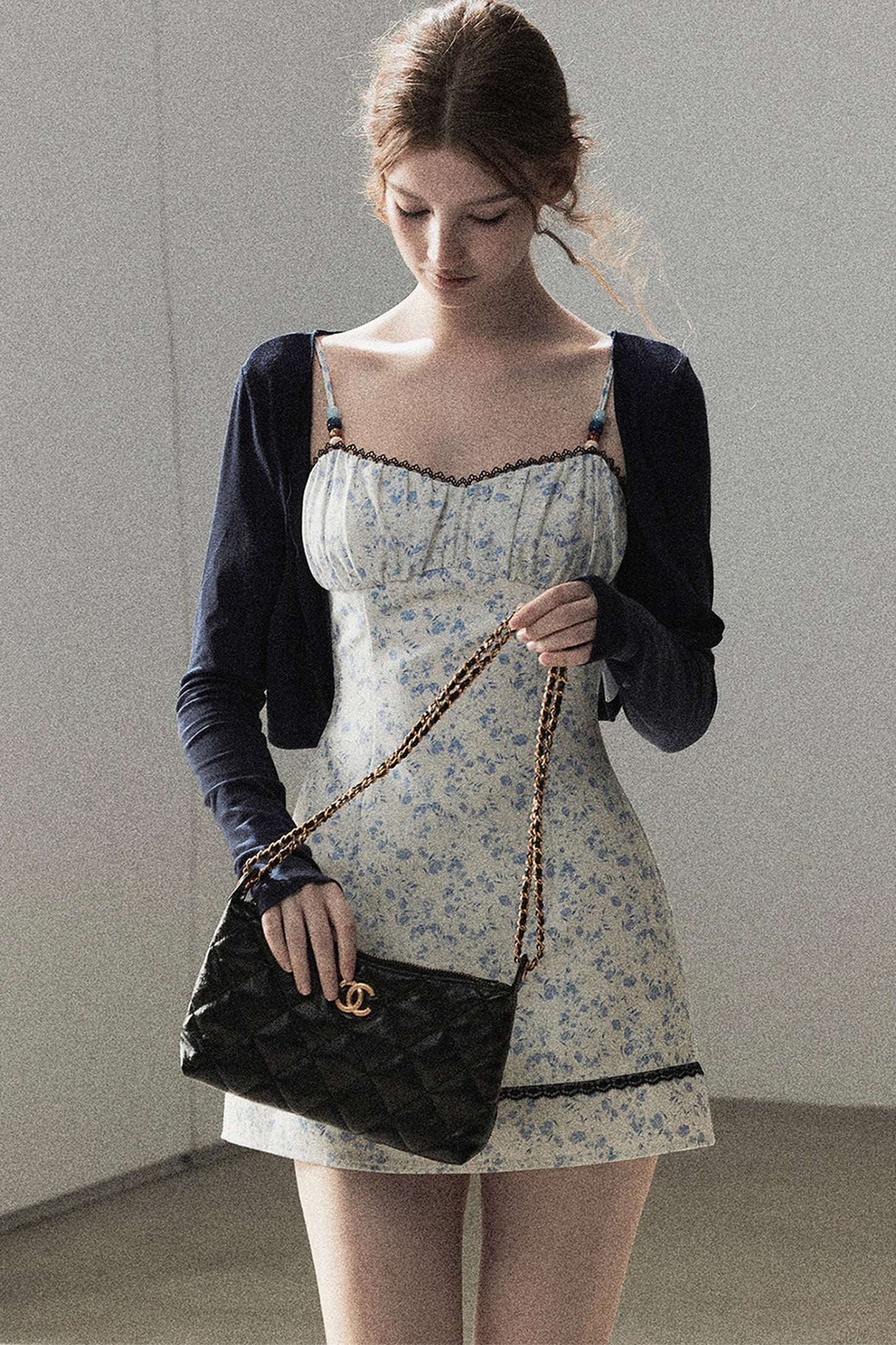 Ensemble robe à bretelles spaghetti à motif floral iris bleu et cardigan