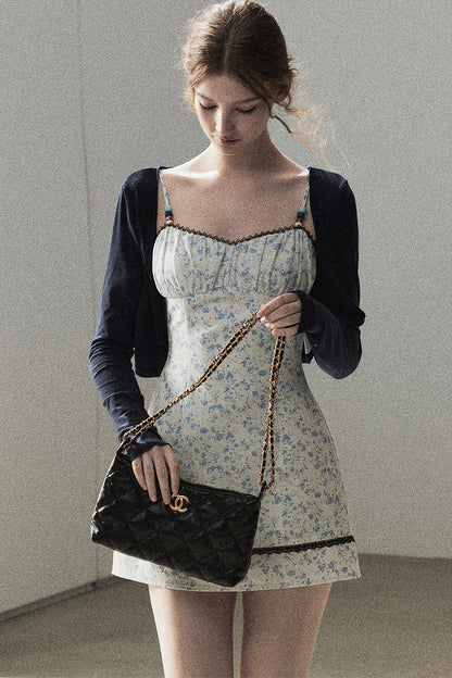 Ensemble robe à bretelles spaghetti à motif floral iris bleu et cardigan