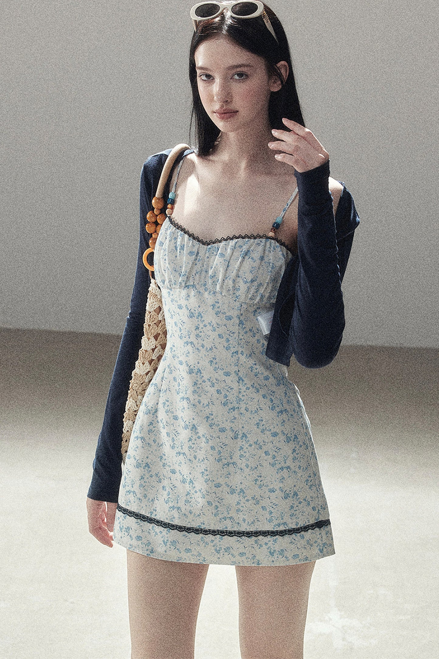 Ensemble robe à bretelles spaghetti à motif floral iris bleu et cardigan