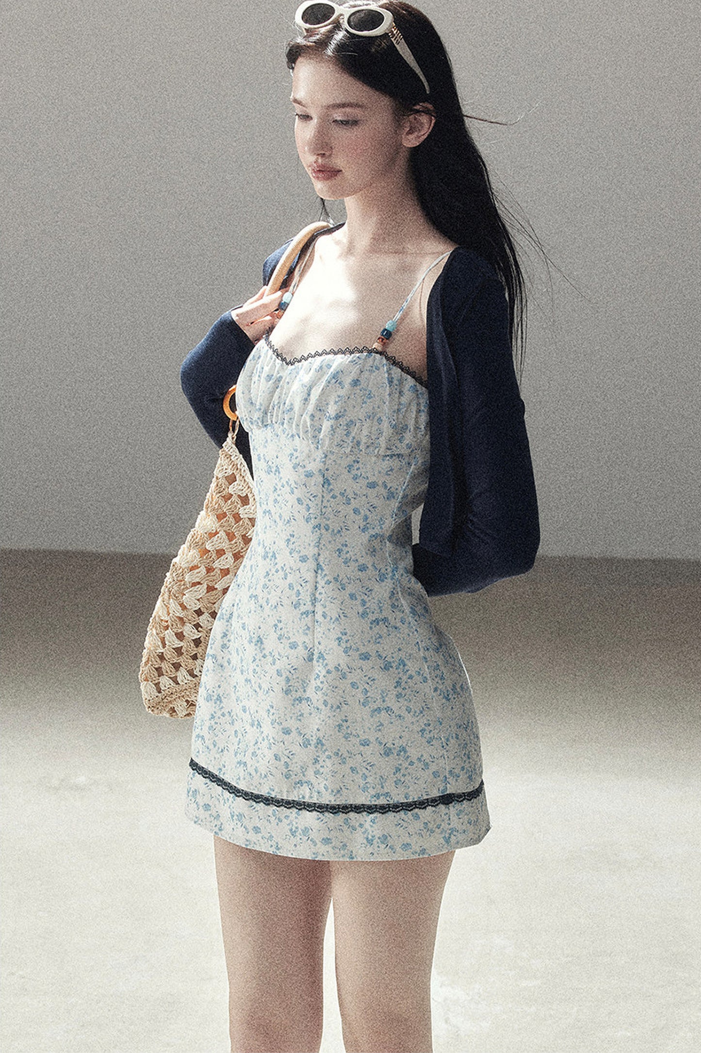 Ensemble robe à bretelles spaghetti à motif floral iris bleu et cardigan