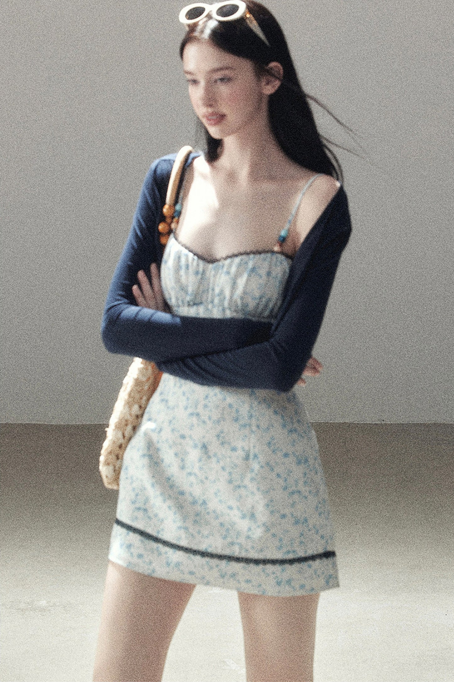 Ensemble robe à bretelles spaghetti à motif floral iris bleu et cardigan