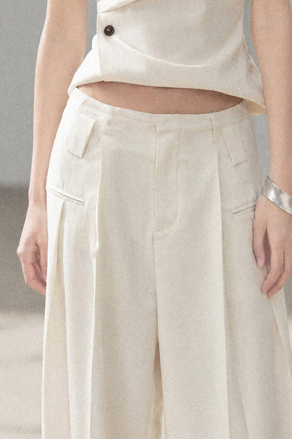 Completo con top smanicato con spalle a nuvola e pantaloni