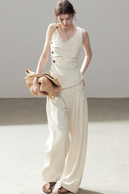 Completo con top smanicato con spalle a nuvola e pantaloni