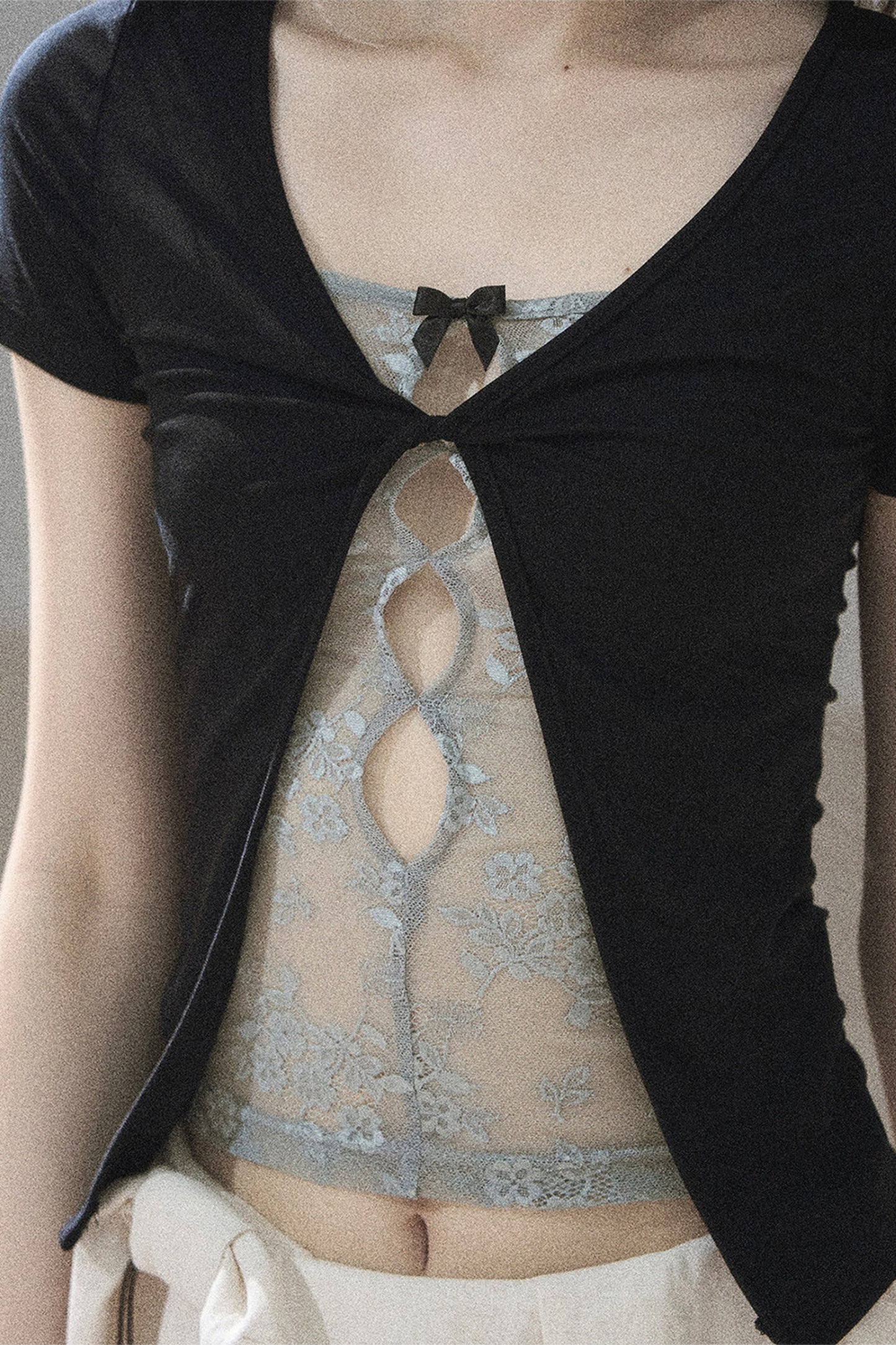 Haut en dentelle d’inspiration coréenne effet deux-pièces