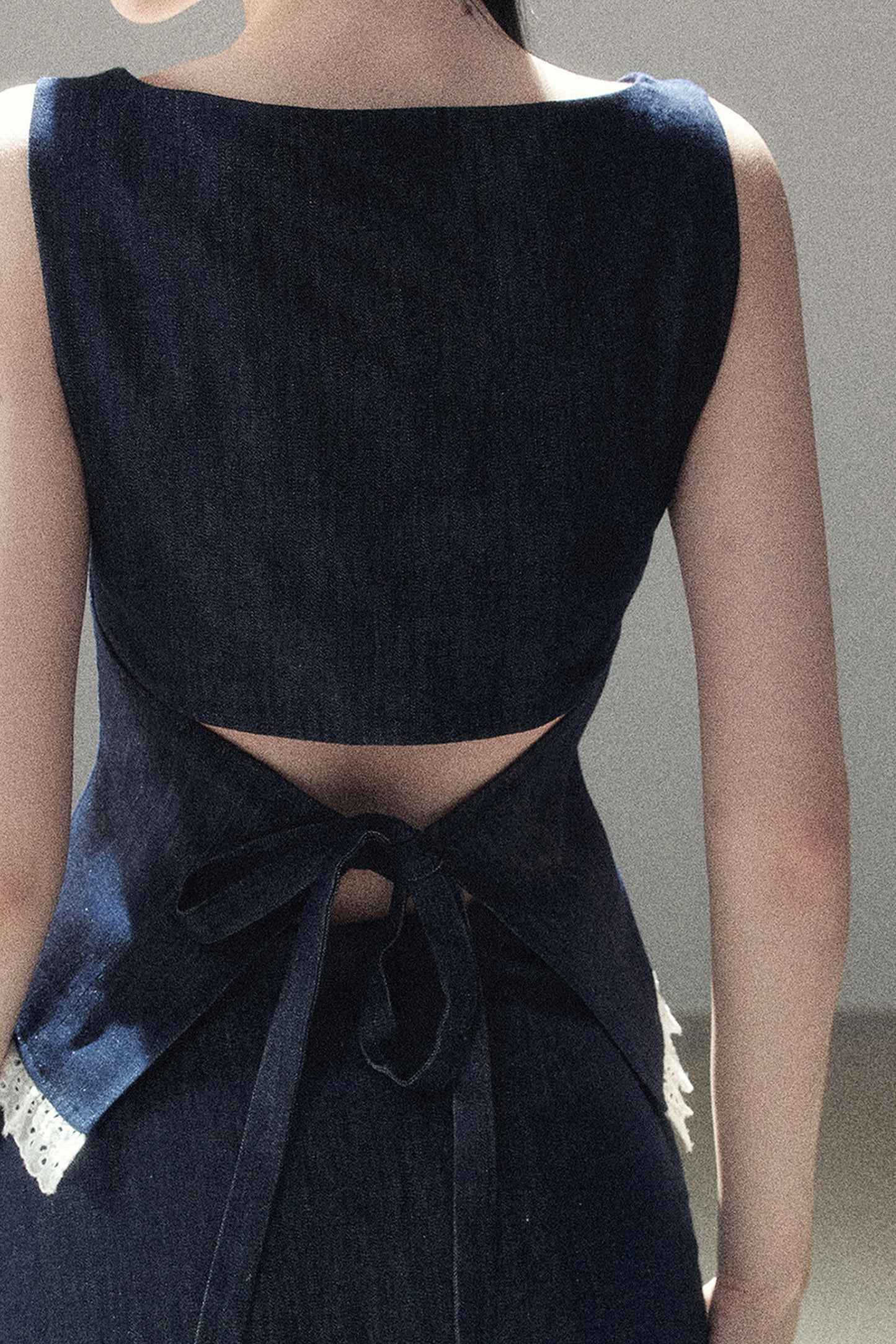 Tiefsee-Jeans-Trägertop und kurze Hose im Set
