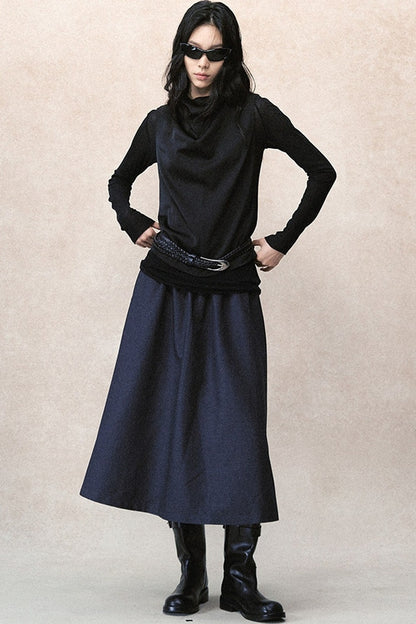 Schlichtes vielseitiges Satin-Top mit Wasserfallausschnitt