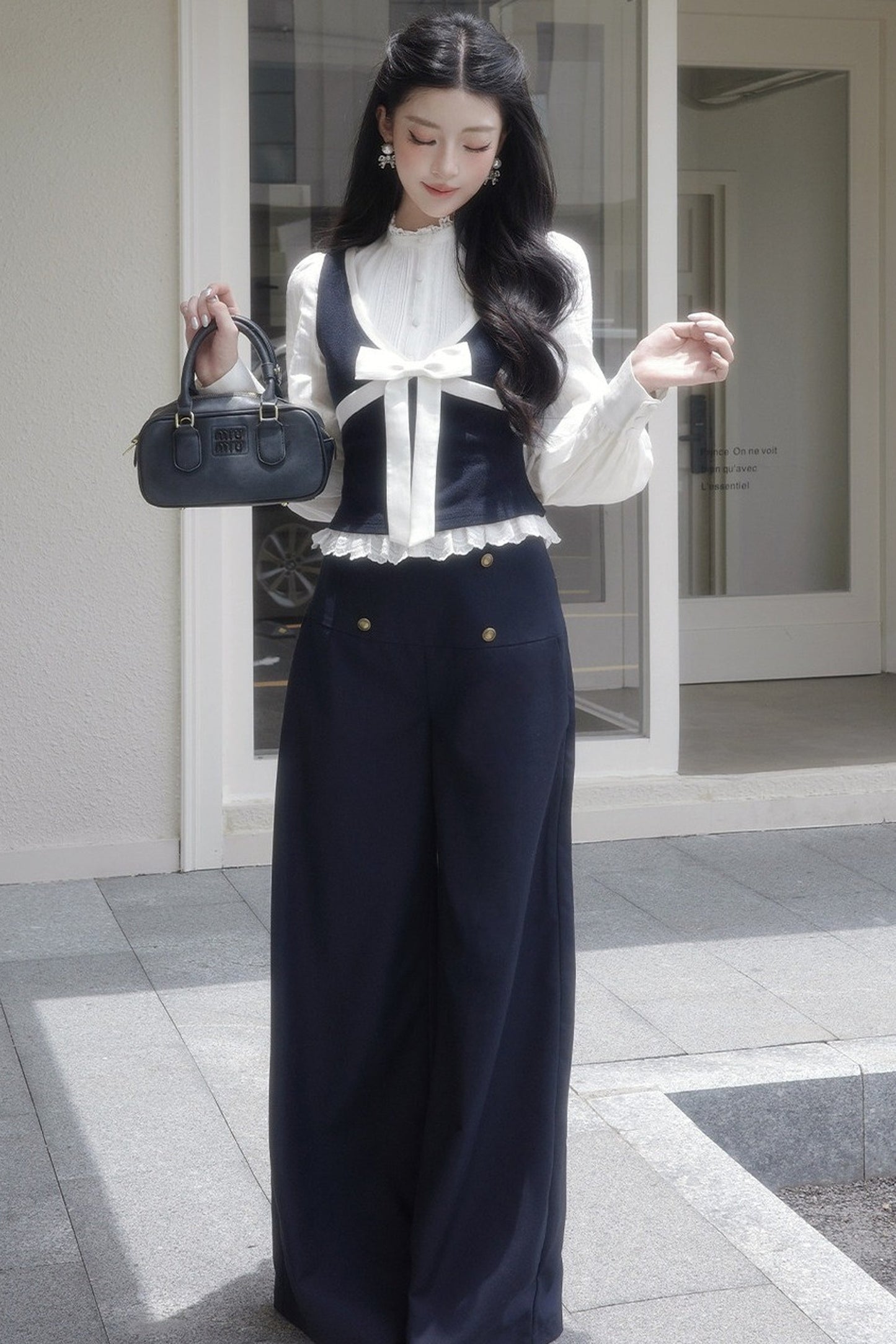 Contrast Bowknot Knitted Vest